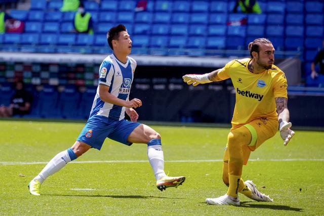 关于阿拉维斯中卫陷入合同热议，或成转会焦点的信息