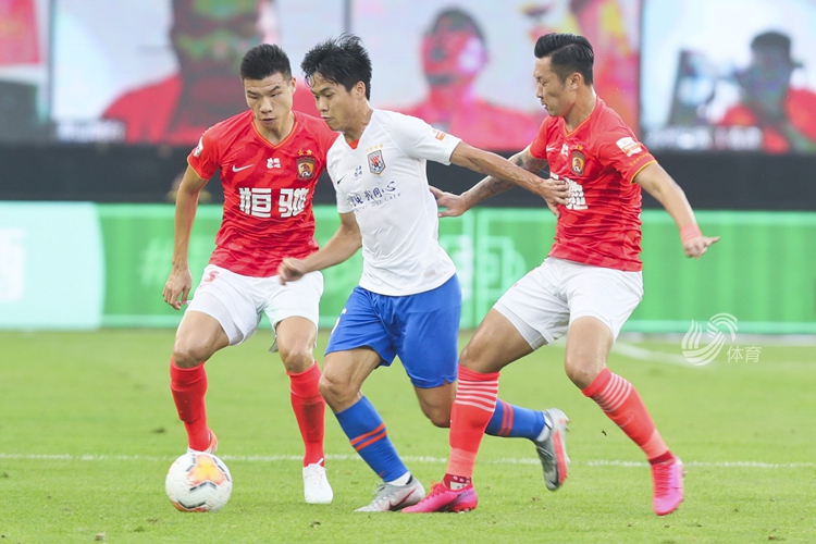 关于实力碾压！一队完胜对手领跑积分榜的信息