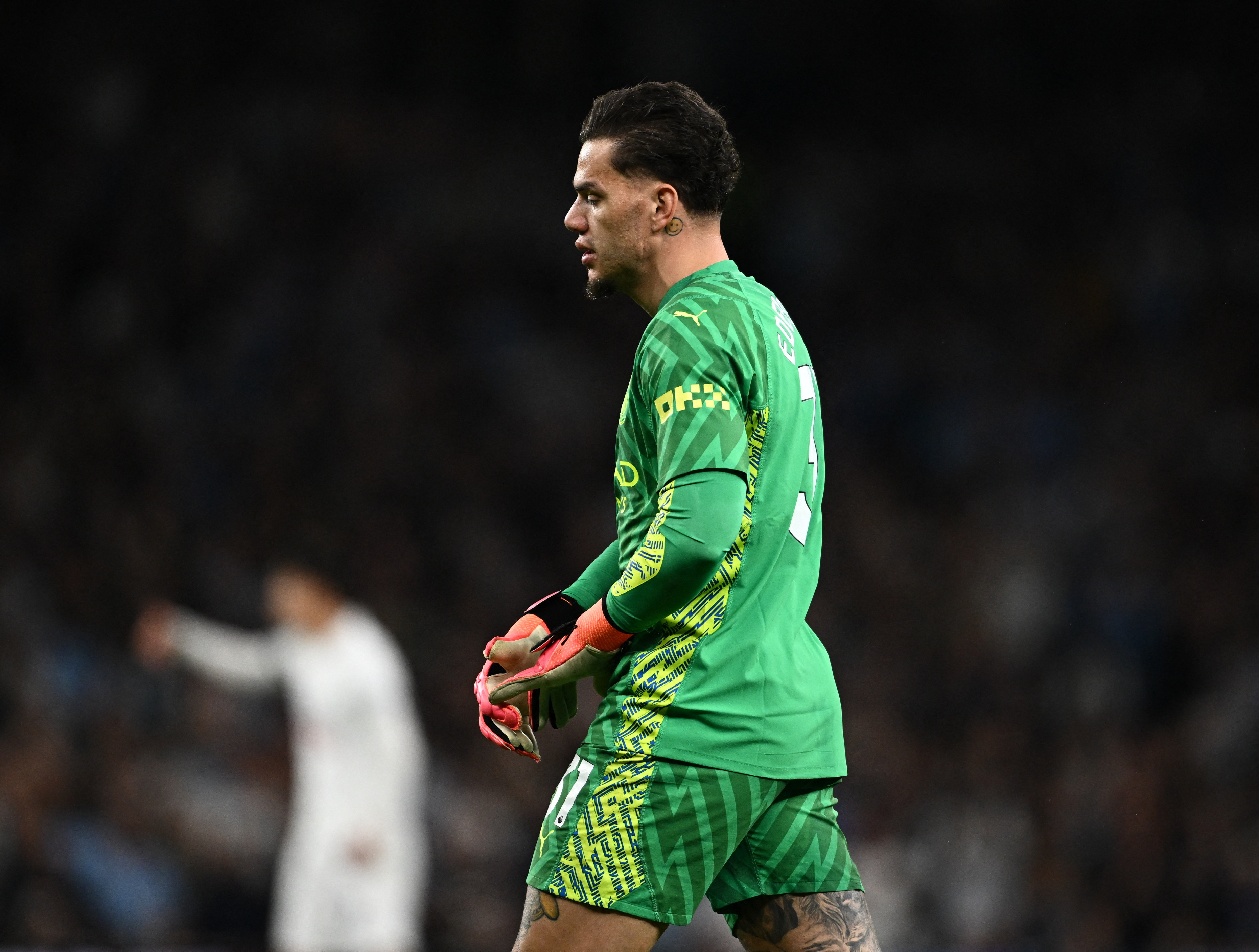 包含英超强队教练遭遇困境，困扰多时难以解决的词条