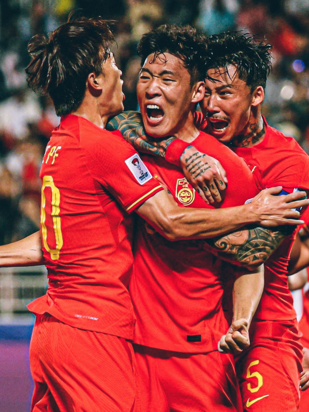 包含关注国内足球盛事！两支传统劲旅今晚交锋的词条