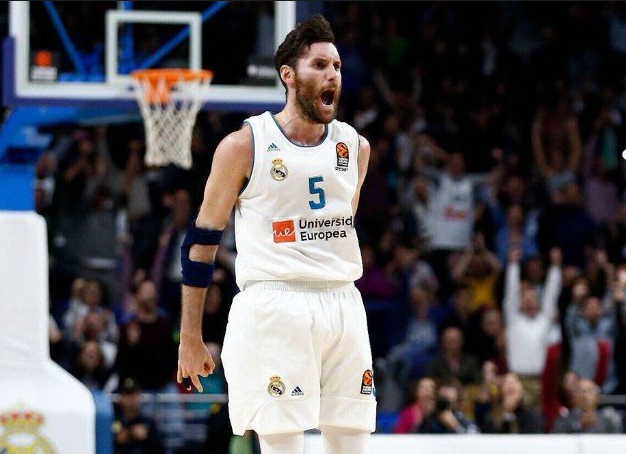 西班牙篮球俱乐部赛季开幕，球员展示实力