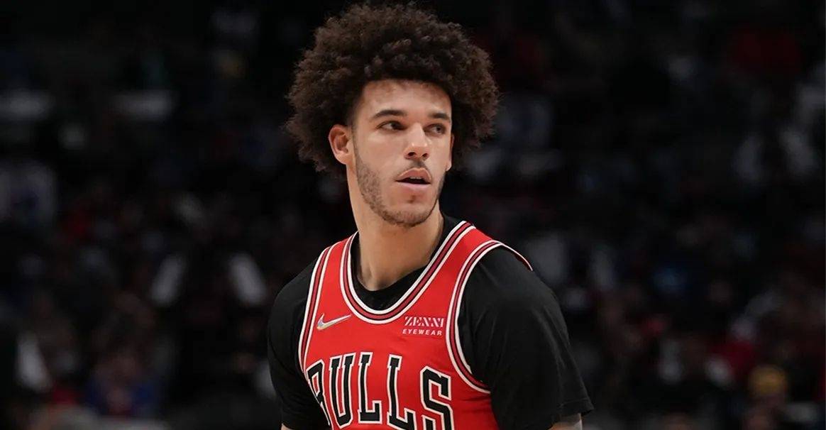 开云体育官网入口-篮球界盛事举行，球迷翘首期待的简单介绍