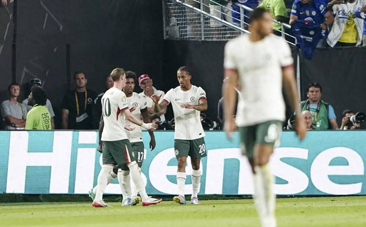 包含切尔西凭梅森梅开二度，客场不败保持强势的词条