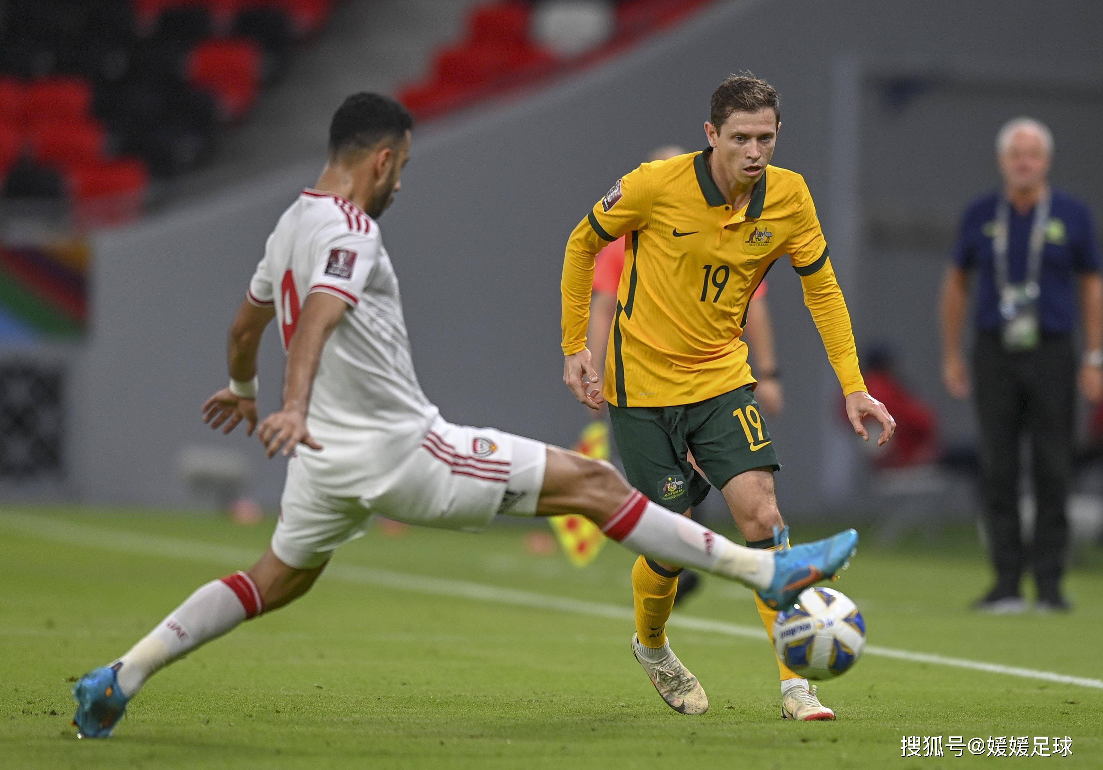 激烈足球赛事展现实力对决，场面火爆的简单介绍