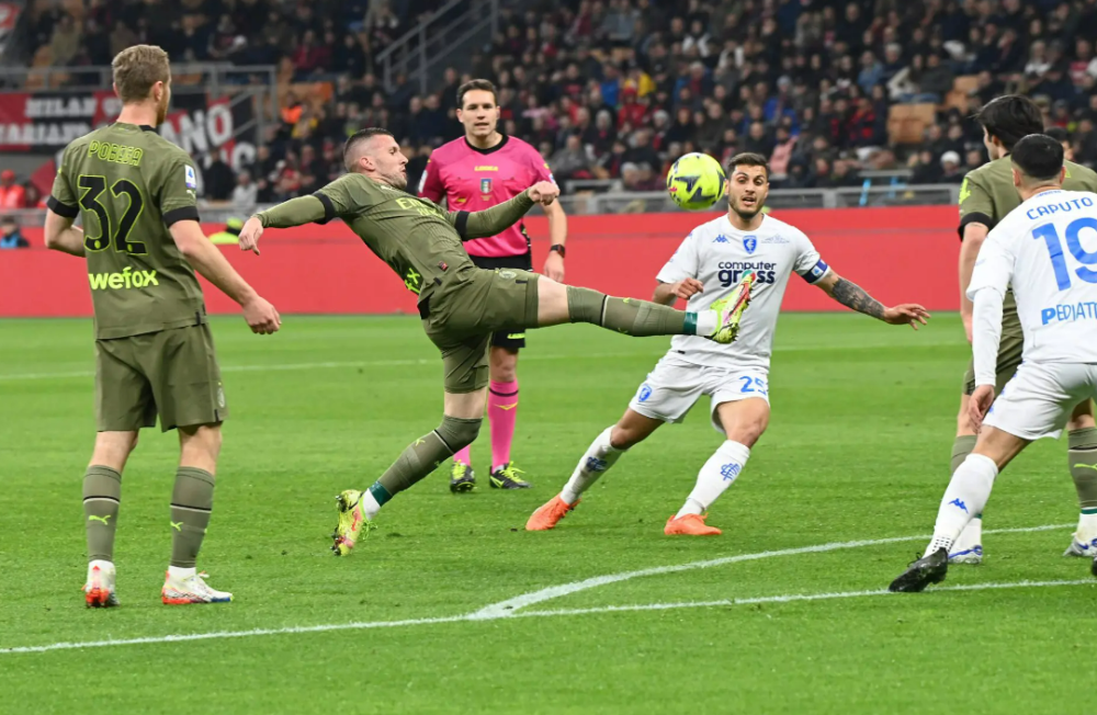 开云体育链接-瑞恩球员体能下降，主教练或需考虑轮换