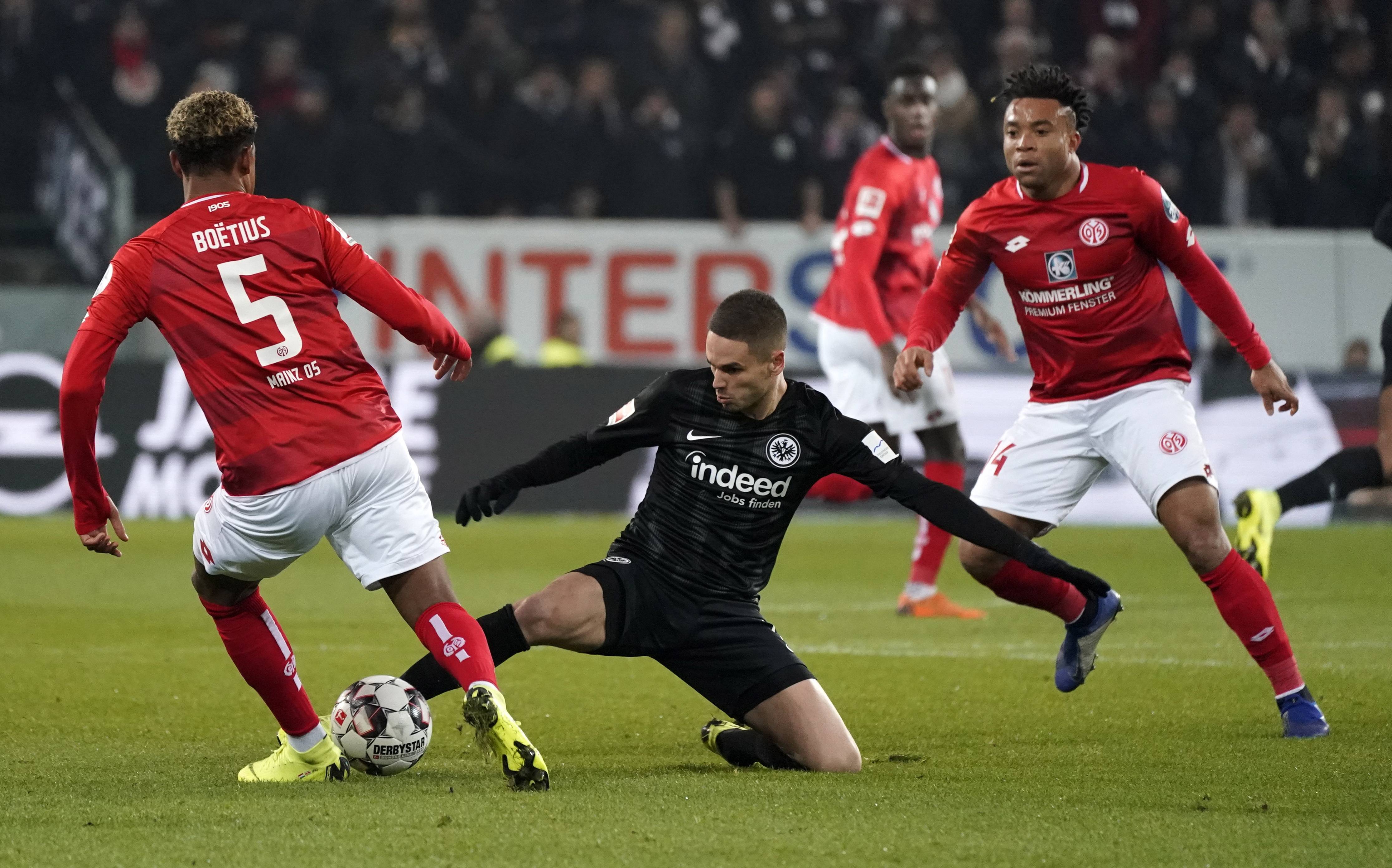 亨堡主场迎战对手，欲捍卫主场荣誉的简单介绍