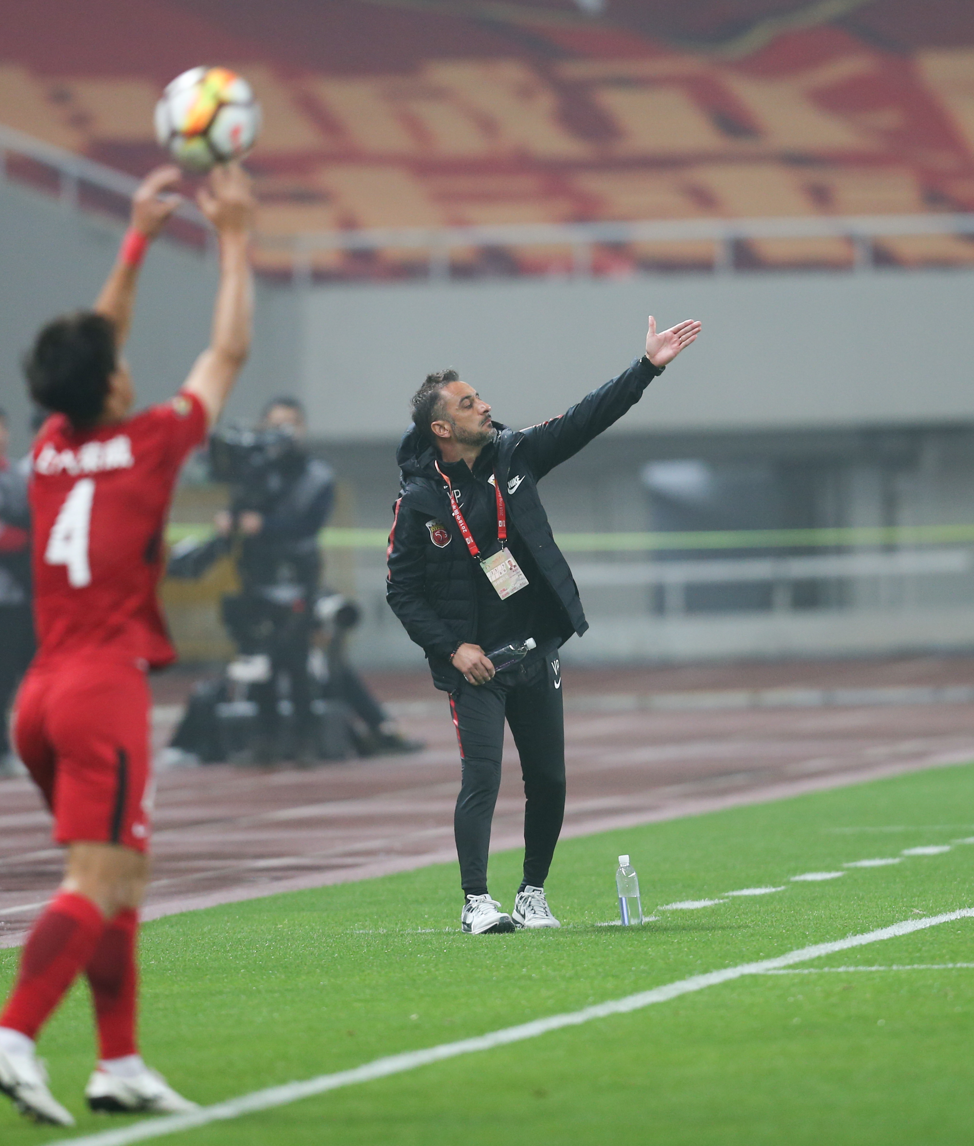 开云体育亚洲官网-上海上港战胜河北华夏幸福，豪夺中超榜首的简单介绍