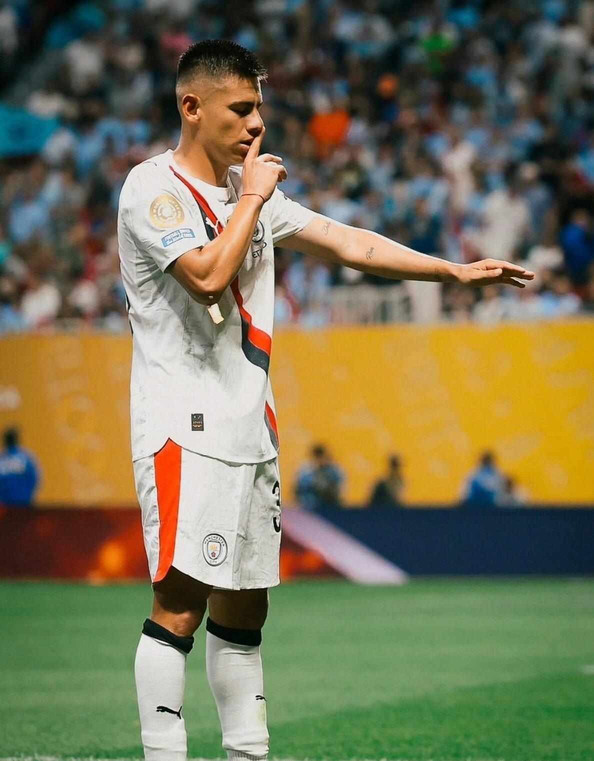 包含→曼城轻松晋级，实力凸显的词条