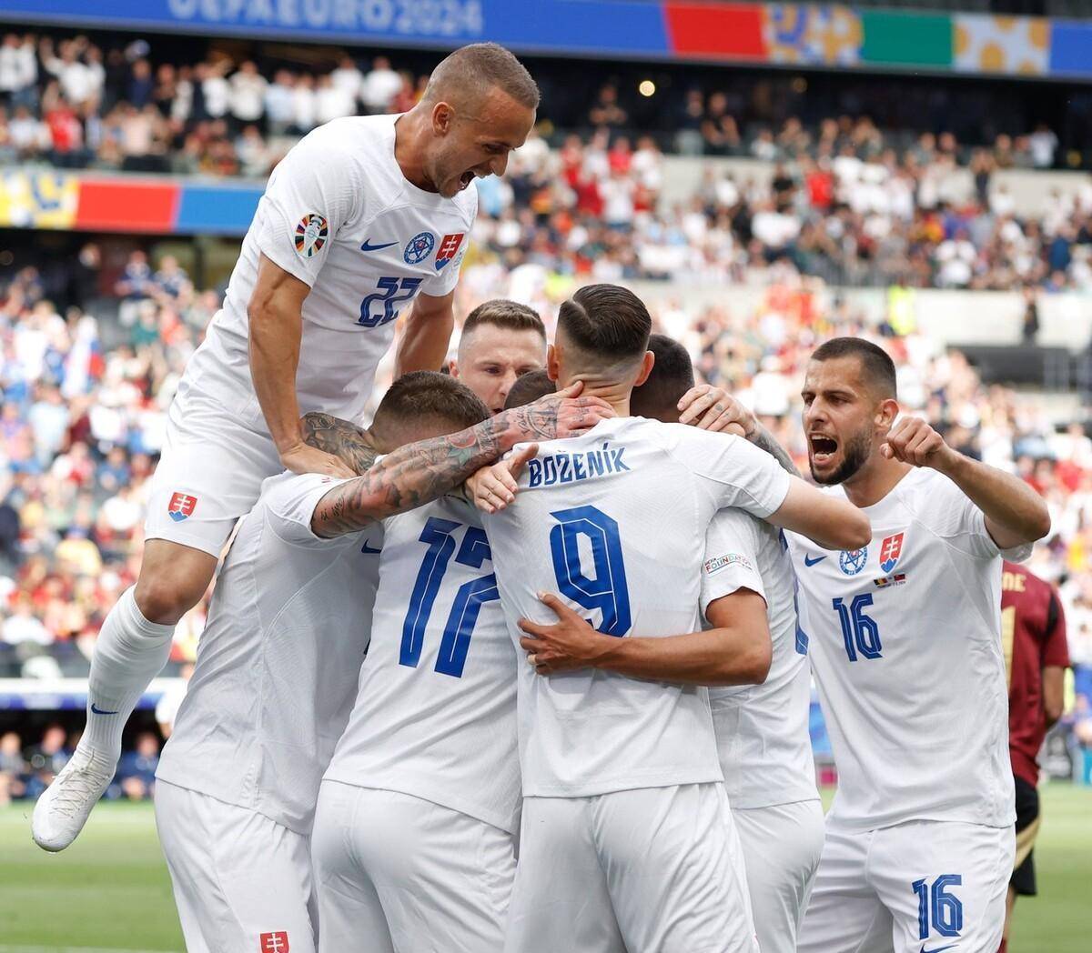 乌克兰队逆转斯洛伐克赢得欧洲杯晋级资格